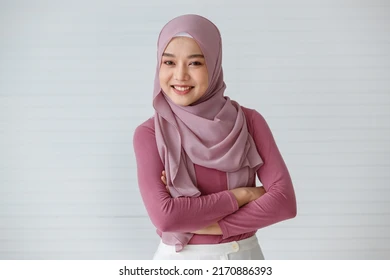 portrait beautiful muslim woman friendly 260nw 2170886393